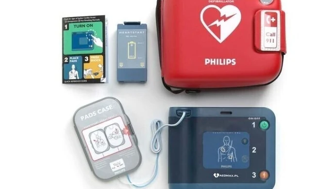 Defibrylator na budynku Urzędu Miasta w Piotrkowie. Gdzie jeszcze pojawią się urządzenia ratujące życie?