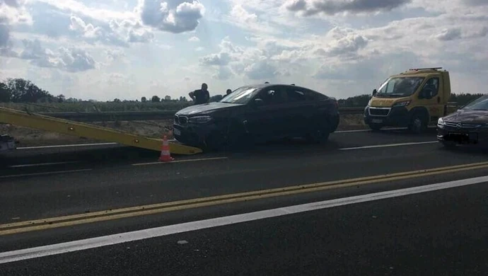 Znany dziennikarz staranował pachołki na DK 1 pod Piotrkowem. Wydmuchał prawie 3 promile