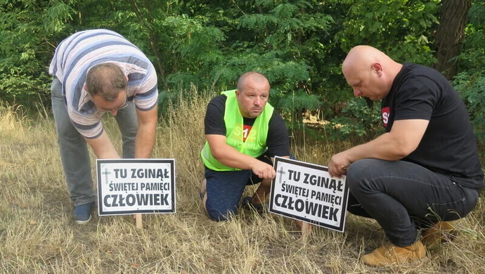 80 osób zginęło już na DK12 między Piotrkowem Trybunalskim a Sulejowem, te tabliczki mają o nich przypominać