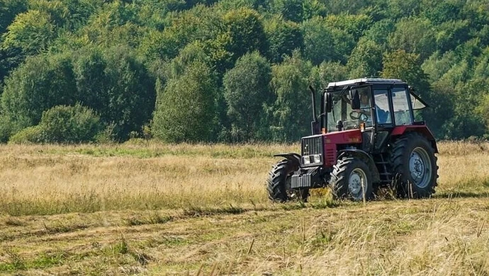 Po 69-latku przejechał traktor. Rolnik trafił do szpitala
