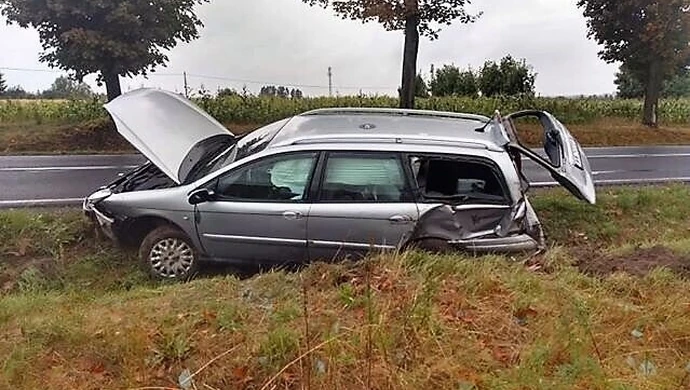 Wypadek na DK 42. Jedna osoba ranna