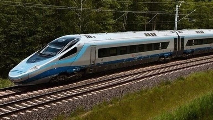 Pod Opocznem ewakuowano z pociągu 380 osób. Ruch na Centralnej Magistrali Kolejowej już wznowiony