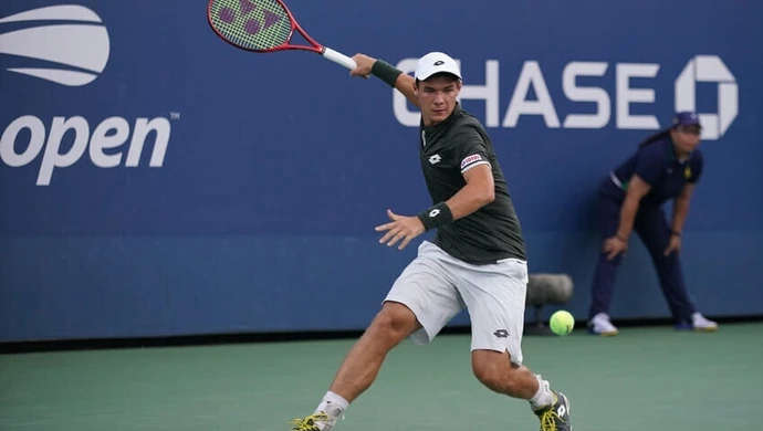 Kamil Majchrzak już w II rundzie US Open, deszcz uniemożliwił rozegranie meczu