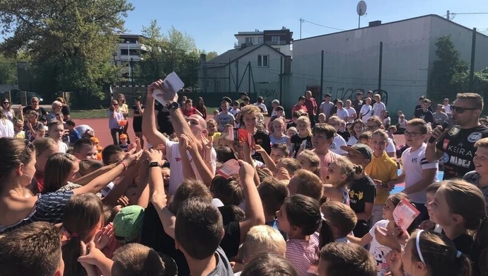 Mateusz Bernatek spotkał się z piotrkowskimi uczniami