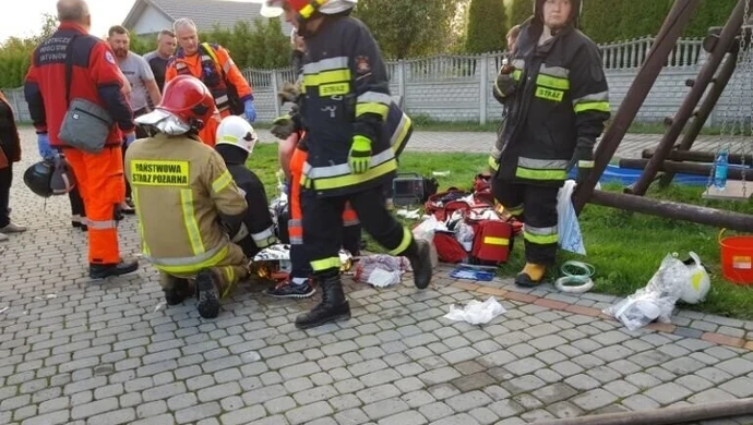 Pożar kotłowni na posesji w Podkałku. Mężczyzna z ciężkimi poparzeniami