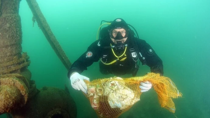 Posprzątali Wapienniki nad i pod wodą