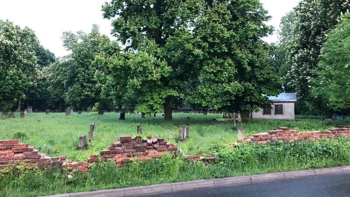 Piotrkowski cmentarz żydowski niszczeje