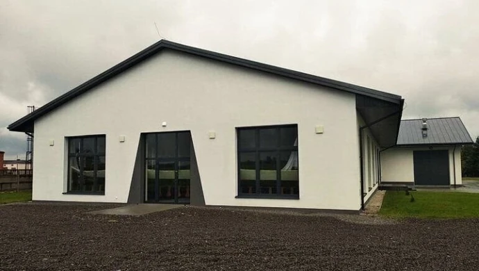 Dwa domy ludowe w gminie Wola Krzysztoporska zamknięte przez błąd wykonawcy