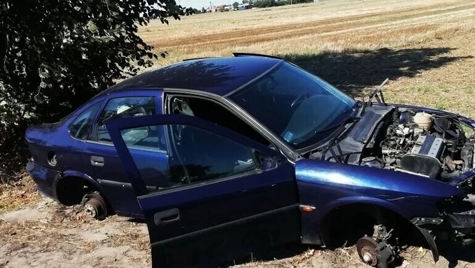 Wrak nie zostanie usunięty, bo... nie powoduje utrudnień