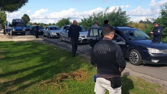 Policja zapobiegła ustawce pseudokibiców pod Radomskiem