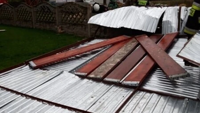 Uszkodzone budynki, powalone drzewa. Wiatr dał się nam we znaki