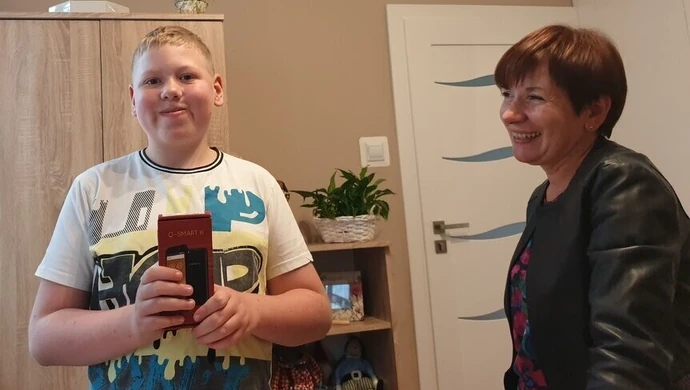 Wygrał telefon i przekazał go do Domu Dziecka