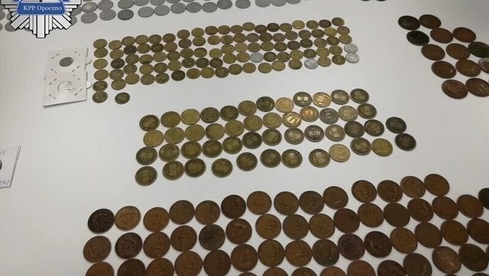 Oferował do sprzedaży fałszywe monety kolekcjonerskie