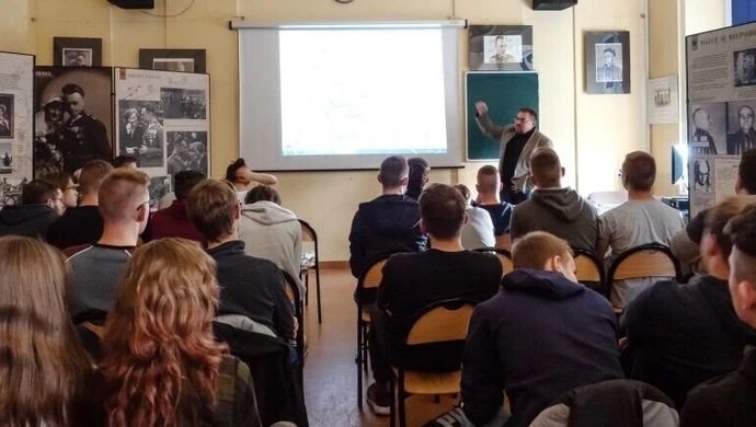 Wystawa o rotmistrzu w ZSP nr 1 w Piotrkowie