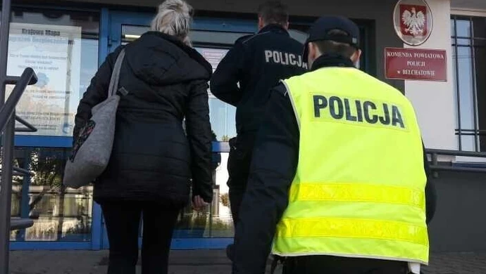 Uciekała przed policjantami, bo nie miała prawa jazdy