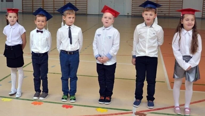 Pierwszoklasiści z Wolborza pasowani na uczniów