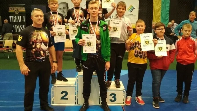 Kolejne sukcesy młodych zapaśników AKS-u