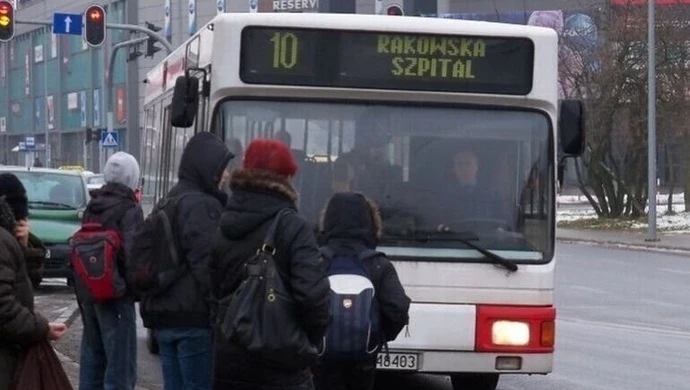 Miejskie autobusy spóźniają się nawet o 45 minut. Powodem korki i utrudnienia w ruchu