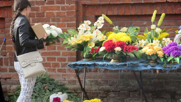 W tym roku na piotrkowskich grobach dominują chryzantemy