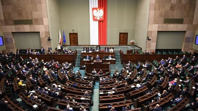 Nasi posłowie rozpoczęli obrady, dwoje debiutuje