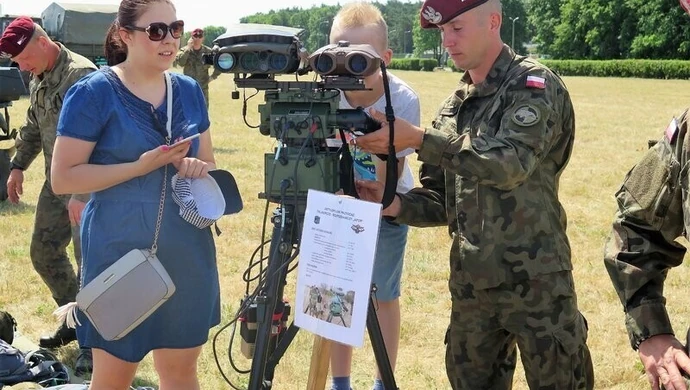 Żołnierze organizują wyprawkę szkolną dla dzieci z Kosowa