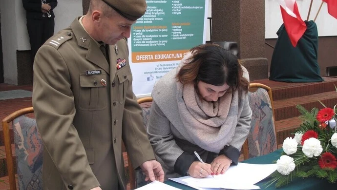 Uczniowie z Bujen będą się uczyć od terytorialsów