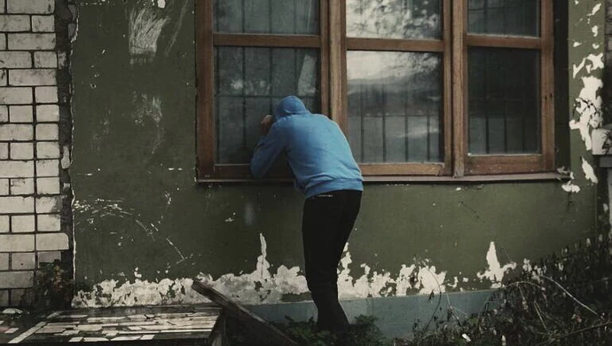 Fala kradzieży z włamaniem w mieście i powiecie. Mieszkańcy, bądźcie czujni!