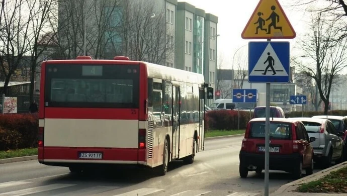 Koniec z blokowaniem pasa w Al. Armii Krajowej