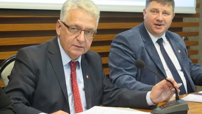 Przewodniczący Rady Miasta nie został odwołany, przeprosił za swoje zachowanie