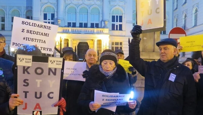 Piotrków też wsparł sędziów