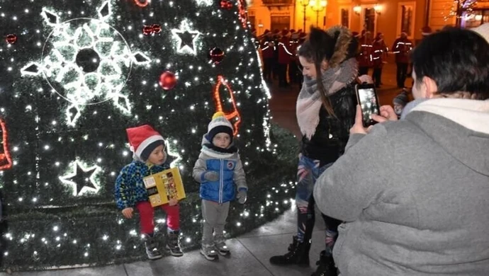 Mikołajkowe spotkanie przy miejskiej choince