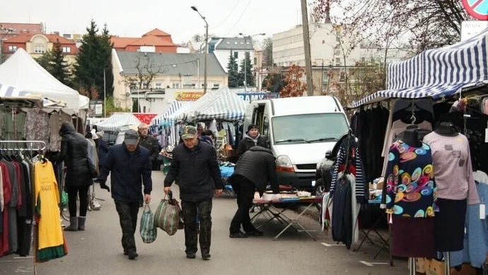 Mieszkańcy zakładnikami handlujących? Piekło na hali targowej