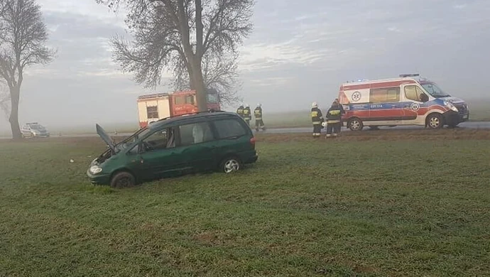 Dachowanie pojazdu między Przygłowem a Kołem