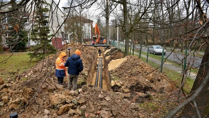 Trwa budowa ciepłociągu w ul. Żwirki