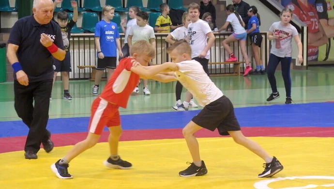 Zachęcali do uprawiania zapasów