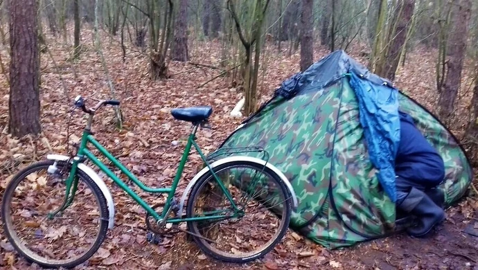 Zamieszkał w lesie, bo nie chciał nikomu robić kłopotu