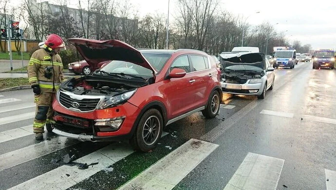 Kiedy drogówka zrobi porządek z wyścigami kierowców w Al. Sikorskiego?
