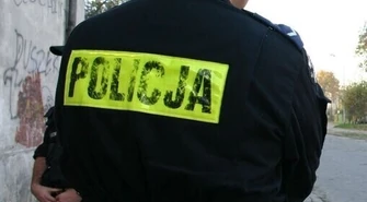 14 razy zapłacił za zakupy znalezioną kartą. Wpadł dopiero po 9 miesiącach 