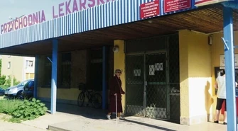 Nie ma chętnych na wynajem budynku po przychodni przy Dmowskiego 
