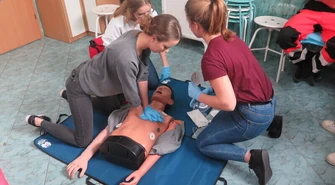 Piotrkowska młodzież nie boi się udzielać pierwszej pomocy