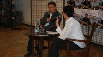 Pisarz Mariusz Koperski spotkał się z piotrkowianami