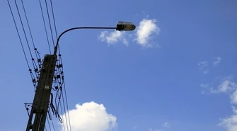 Latarnie świecą w dzień, a w nocy panują ciemności