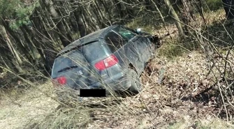 25-letni kierowca ibizy uciekł przed policją do lasu 