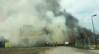 W Woli Krzysztoporskiej płonęły wraki samochodów 