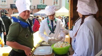 Słonecznie i świątecznie w Rynku Trybunalskim 