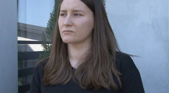 Policjanci nie włączyli kamer podczas interwencji ws. pobitej piotrkowianki. Kobieta uważa, że powinni przeprosić