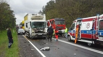 Dwie ciężarówki zderzyły się między Przygłowem a Sulejowem (AKTUALIZACJA)