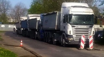 Ciężarówki utrudniają życie piotrkowianom z ul. Południowej