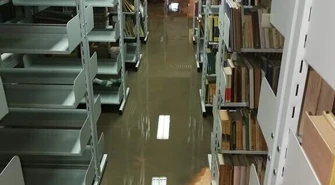 Zalało bibliotekę w Moszczenicy