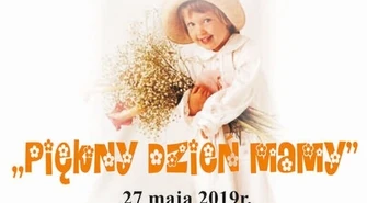 Piękny Dzień Mamy na dziedzińcu MOK